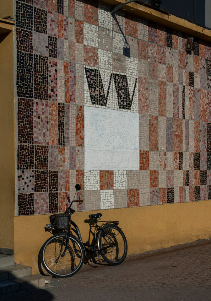 Mozaika na pawilonie handlowym, Zduńska Wola, woj. łódzkie