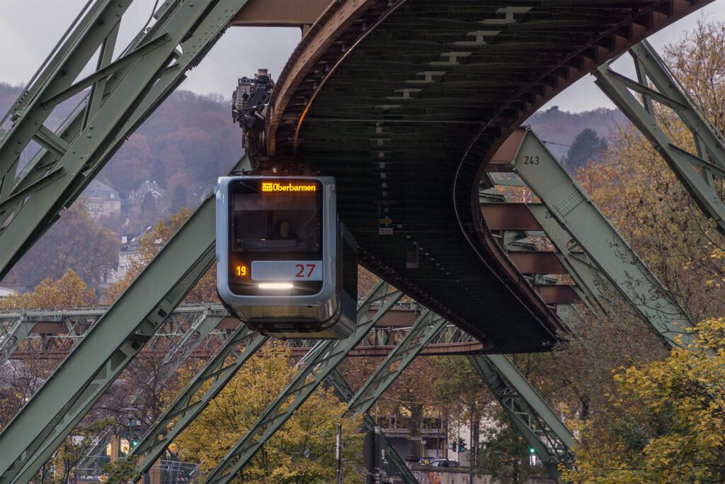Kolejka w Wuppertal - Schwebebahn
