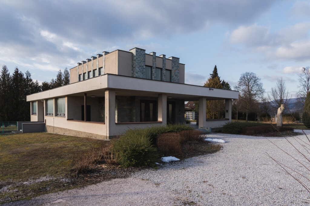 Smuteční síň Rtyně v Podkrkonoší