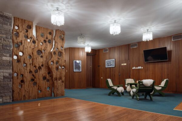 Rzeźba Burzca w Hotelu Tatry