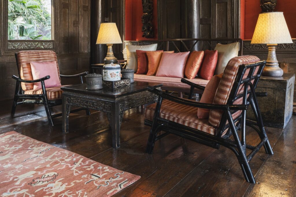 Kolonialne meble w domu Jima Thompsona