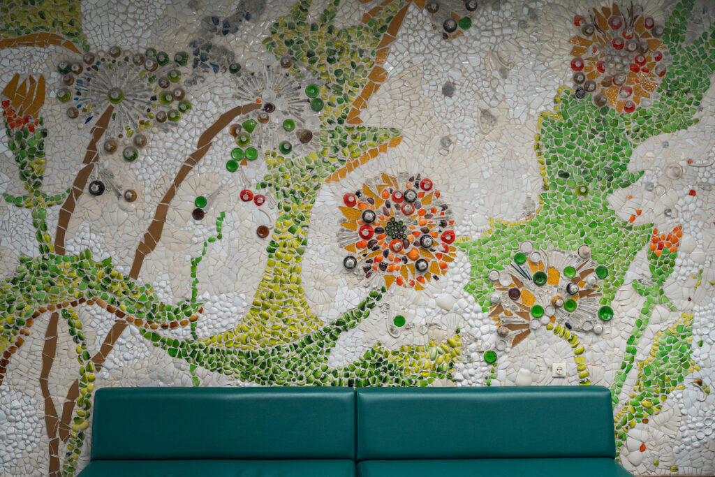 Mozaika w przychodni w Słupsku. woj. pomorskie