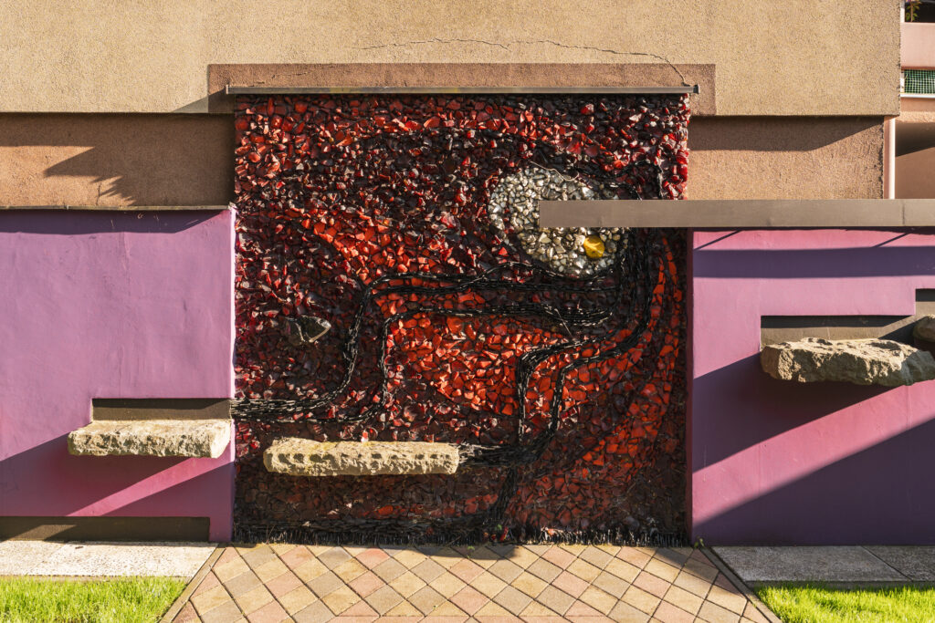 Mozaika Husarskich w ogrodzie Willi Książków w Tarnowie