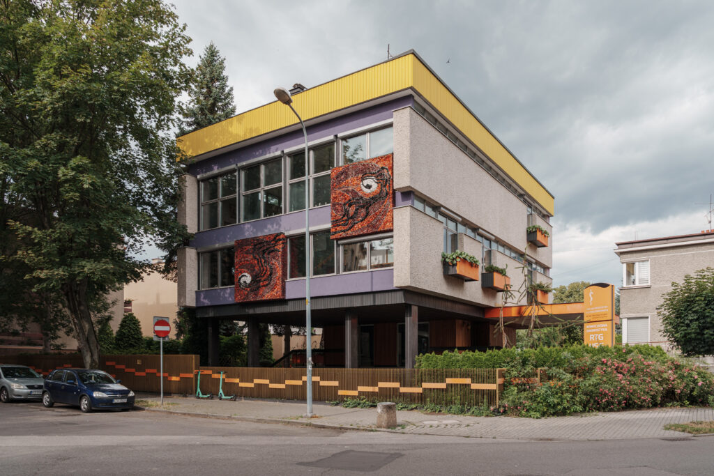 Modernistyczny Dom Książków w Tarnowie - widok fasady